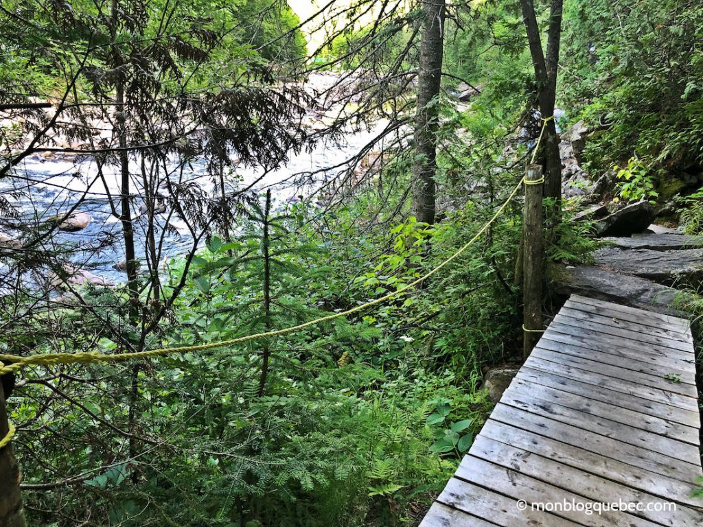 st-ferréol-les-neiges sentier