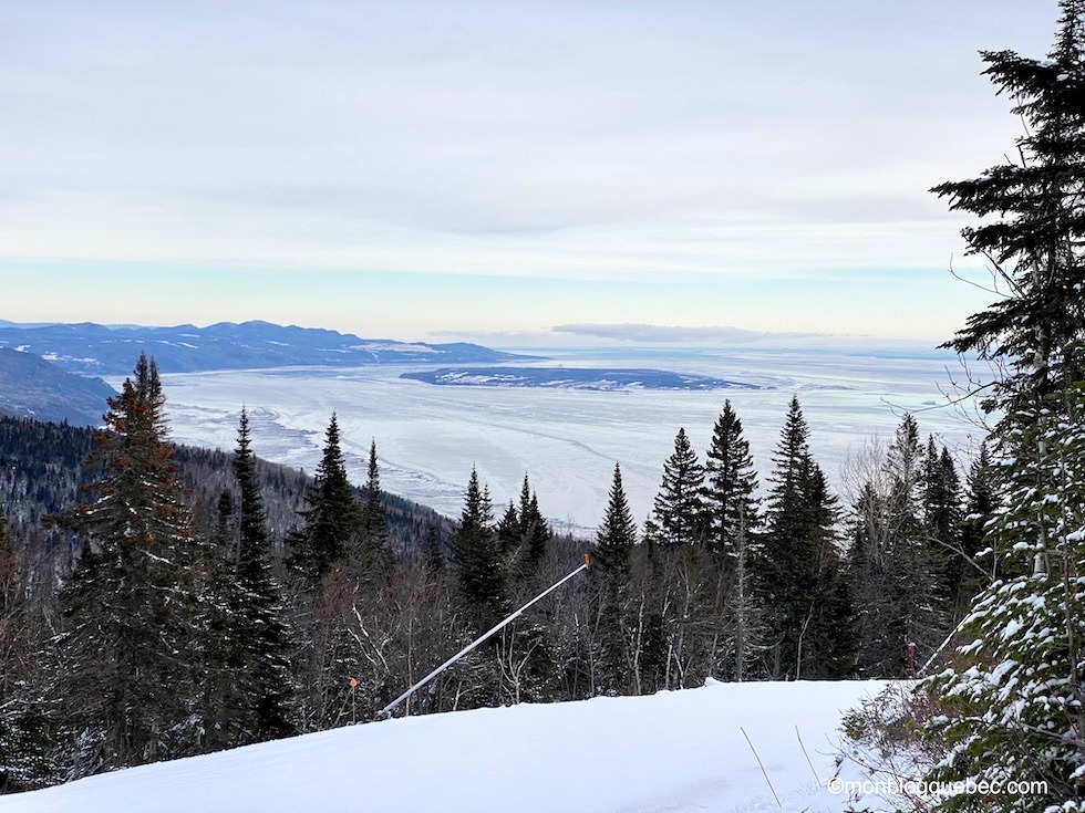 Au Québec Skier au Massif de Charlevoix